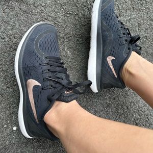 Nike Flex 2017 Run, black with rose gold accents. Size 6 used.